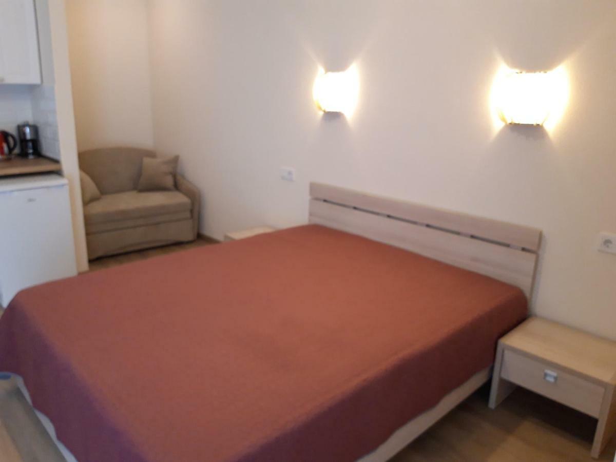 Line Apartment *